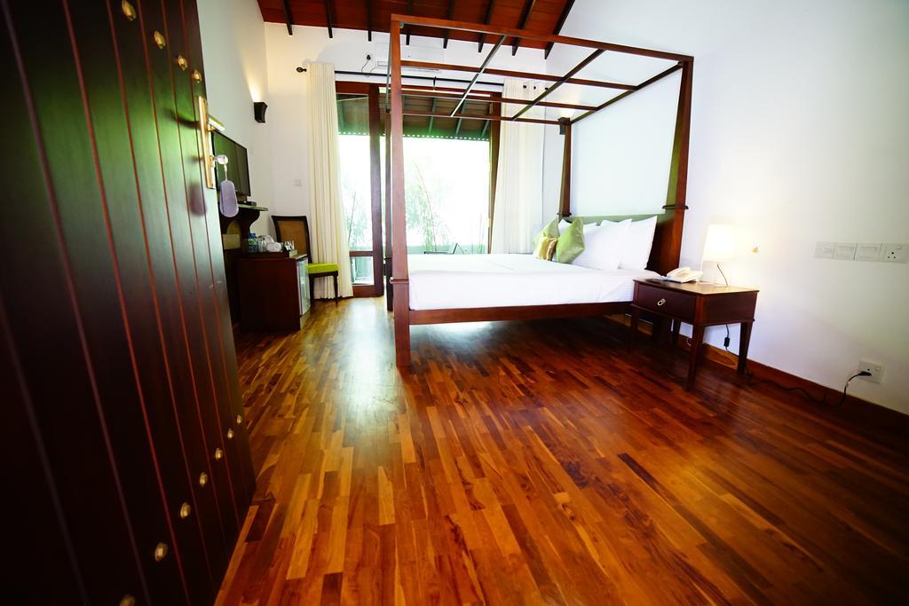 Lespri Grand Hotel Negombo Bilik gambar
