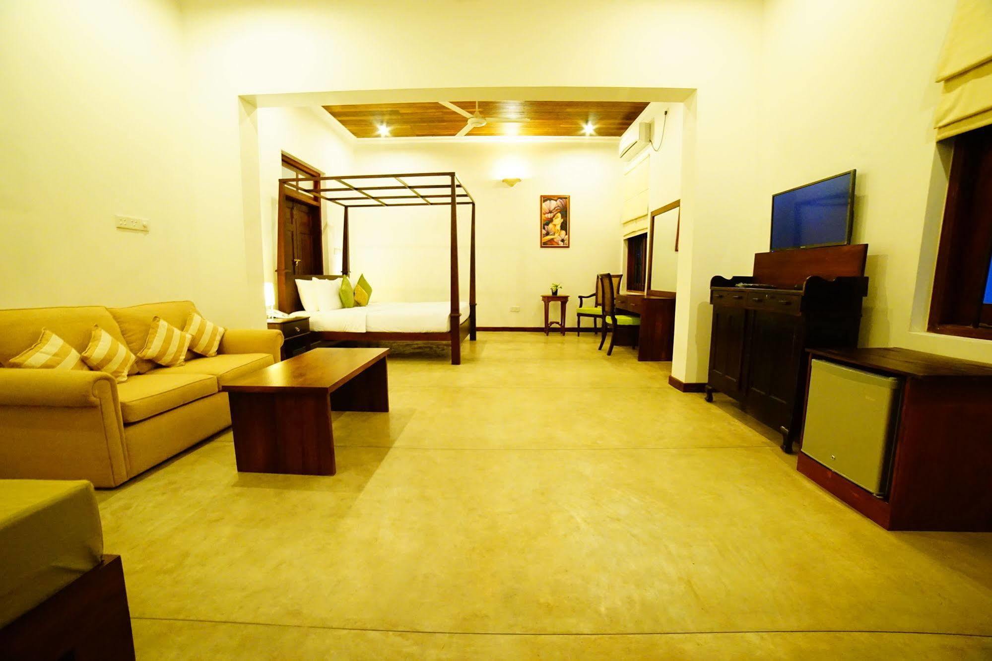 Lespri Grand Hotel Negombo Luaran gambar
