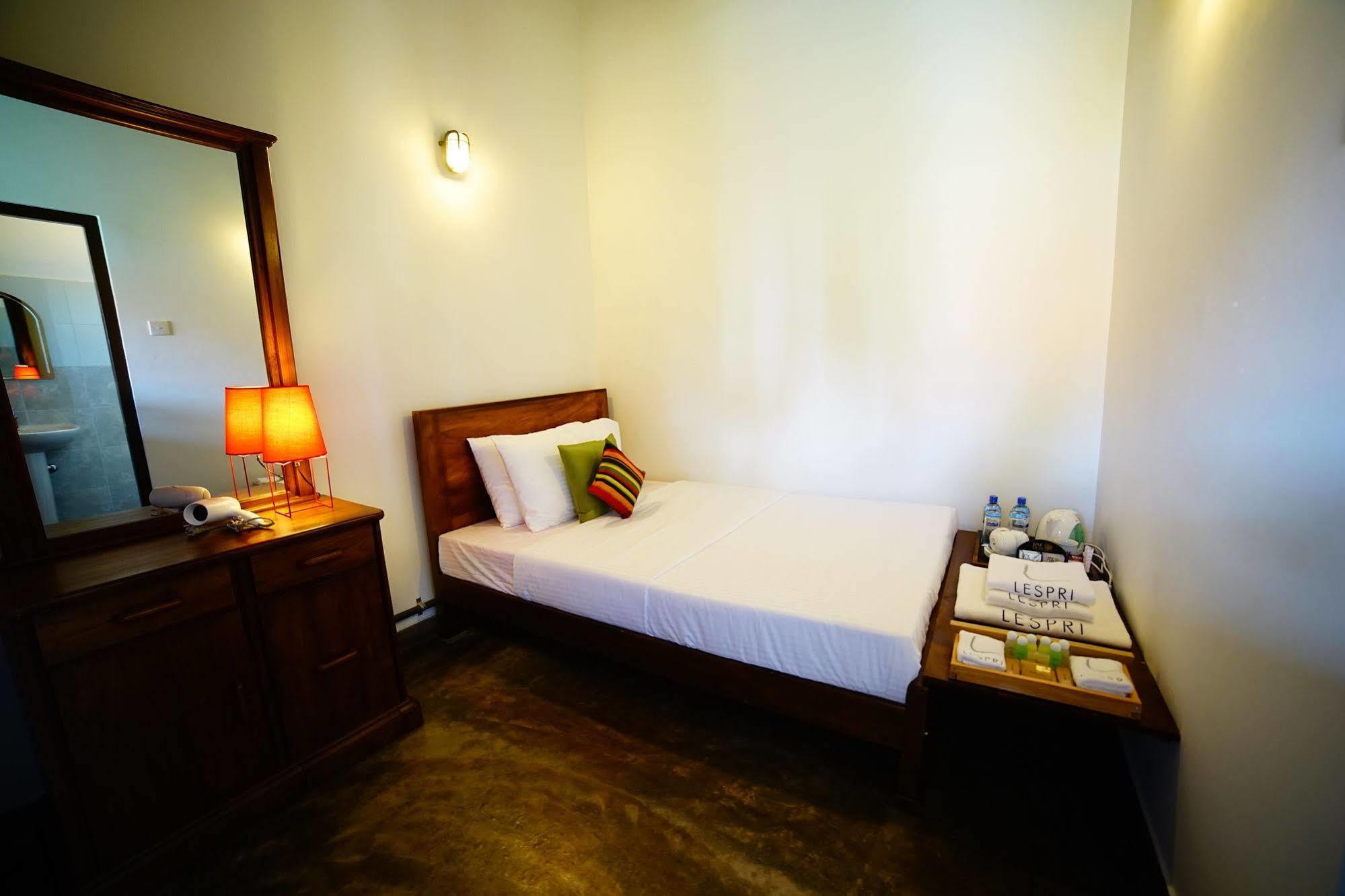 Lespri Grand Hotel Negombo Luaran gambar