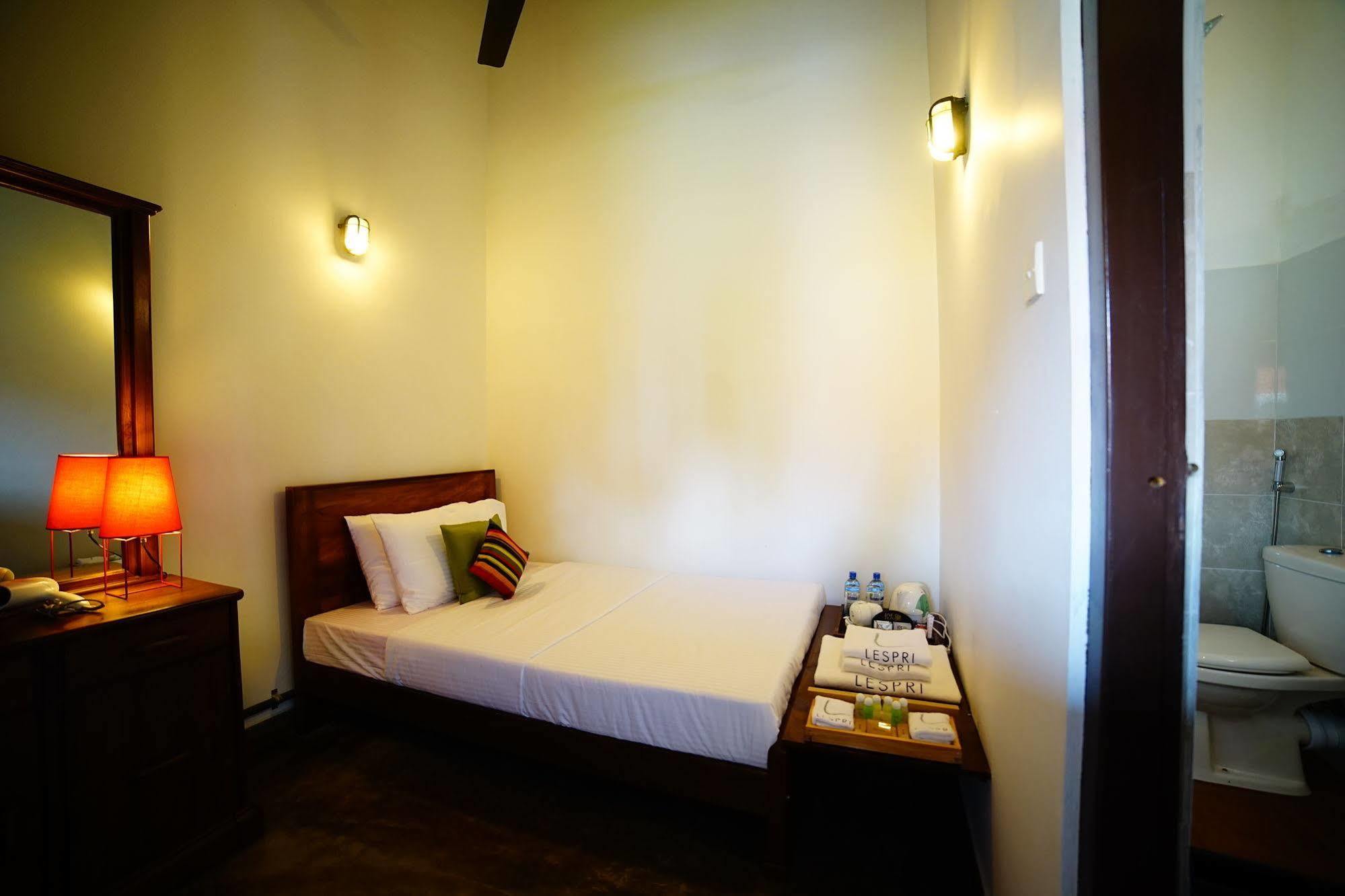 Lespri Grand Hotel Negombo Luaran gambar