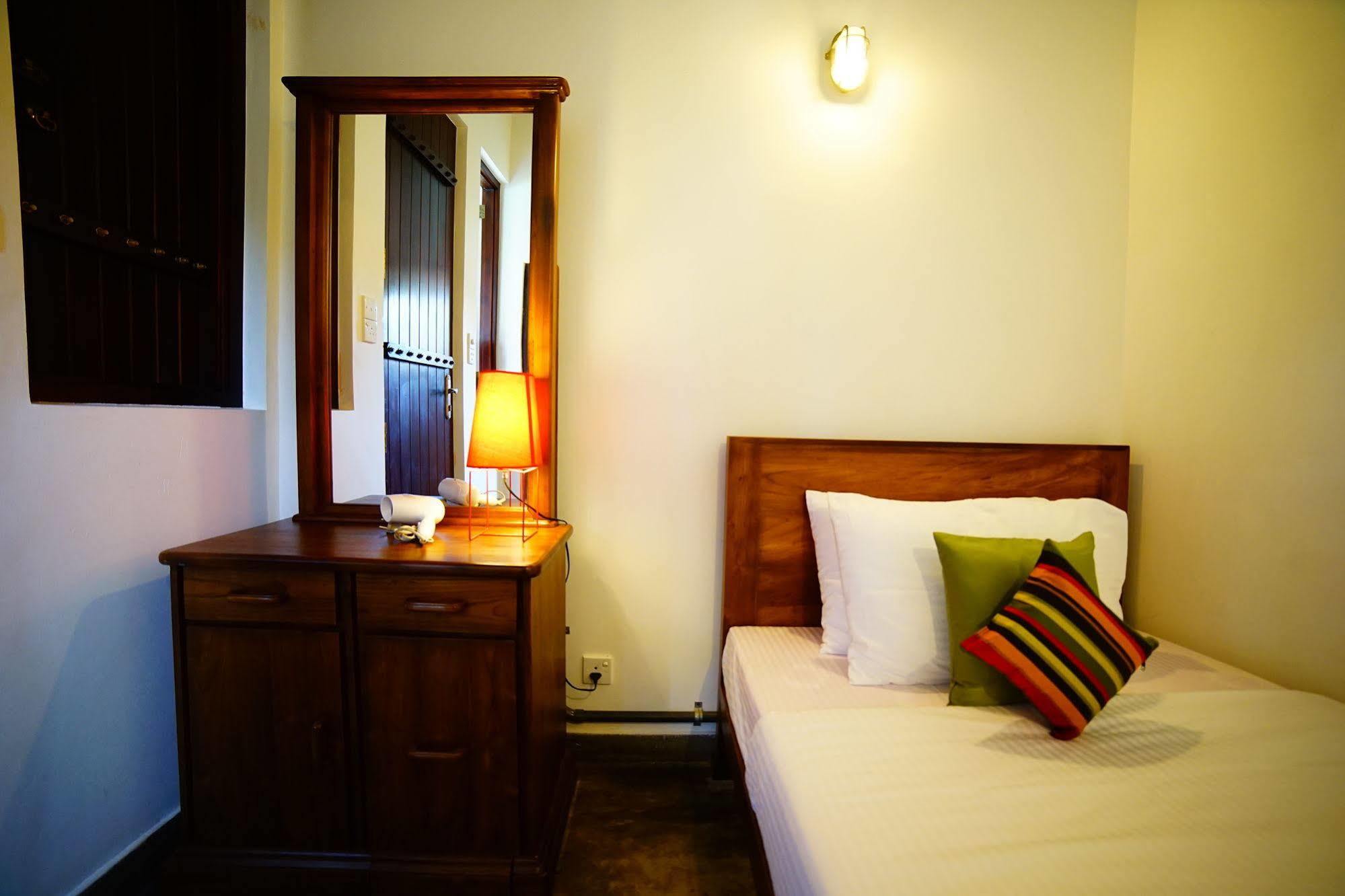 Lespri Grand Hotel Negombo Luaran gambar