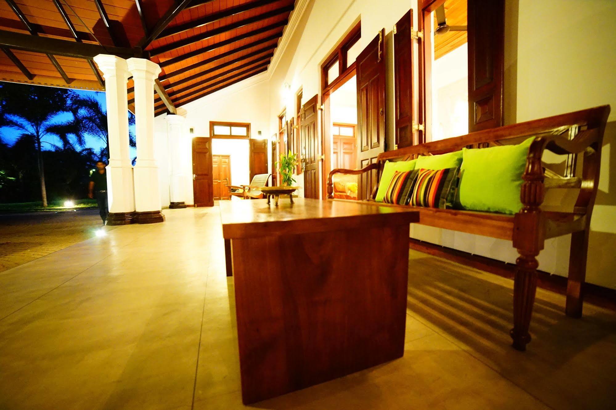 Lespri Grand Hotel Negombo Luaran gambar